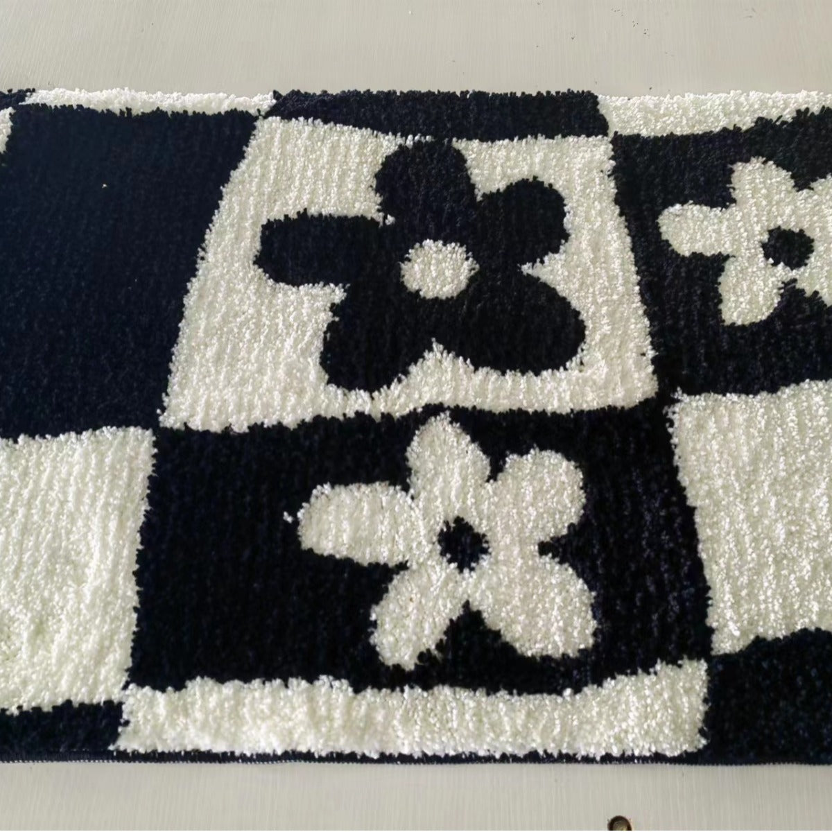  Checkered Daisy Bathroom Rug 