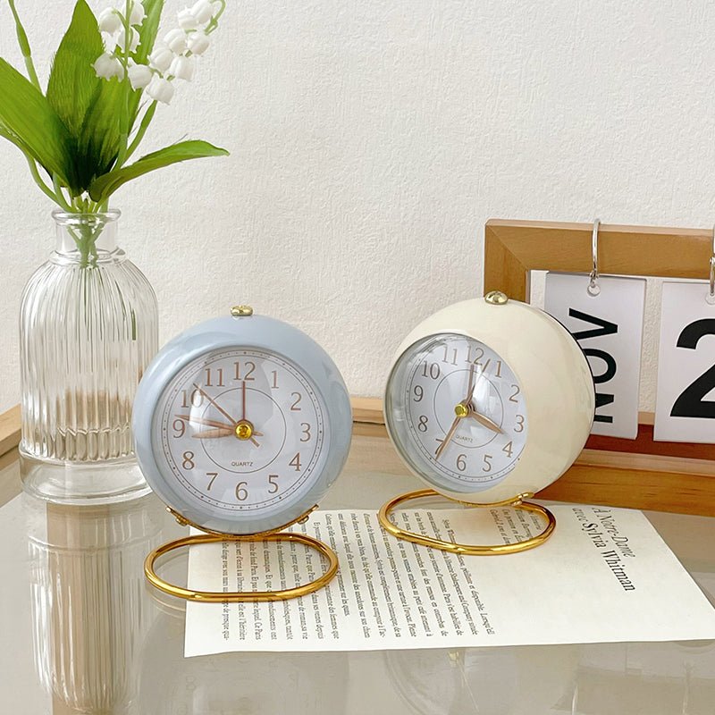 Vintage Round Analog Clock - patchandbagel